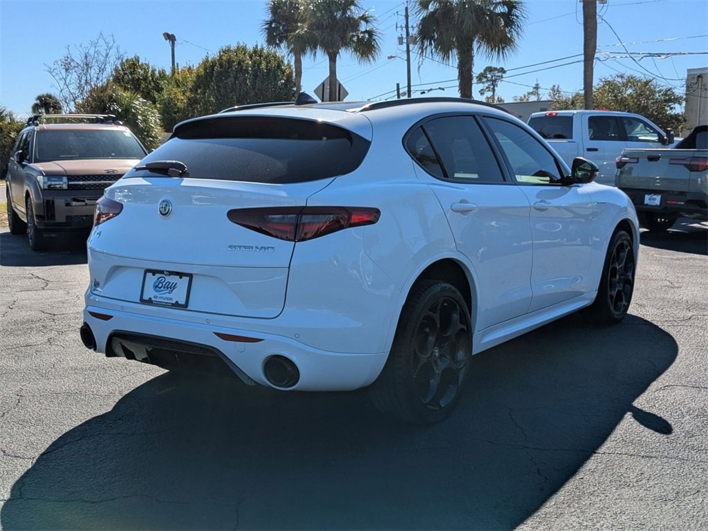Used 2023 Alfa Romeo Stelvio Veloce image 5