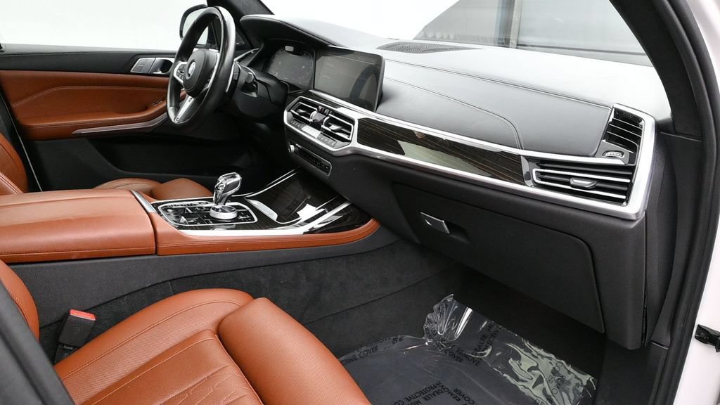 Used 2021 BMW X7 M50i w/ Dynamic Handling Package AWD/4WD image 39