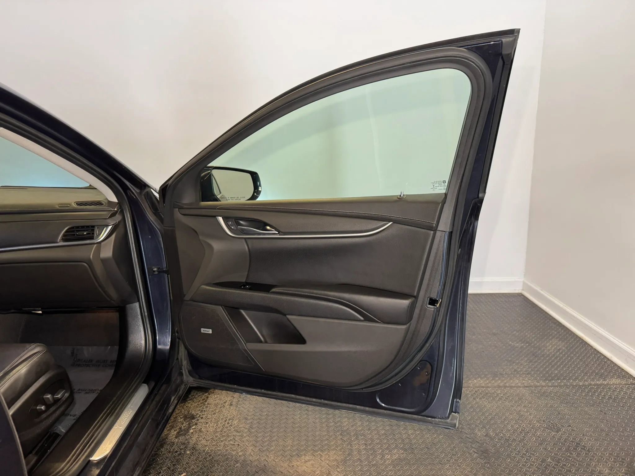 Used 2014 Cadillac XTS FWD image 23
