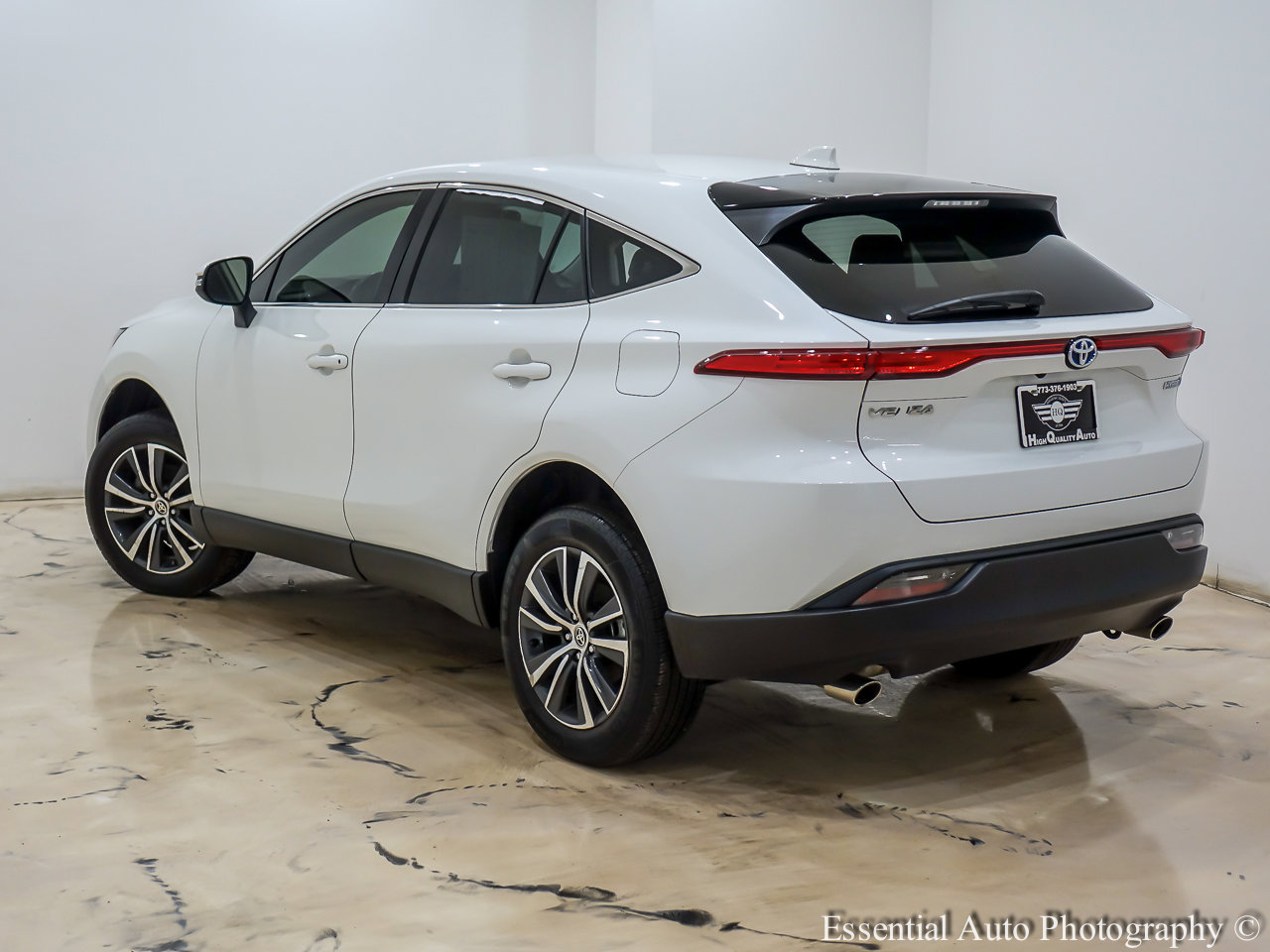 Used 2022 Toyota Venza LE image 10