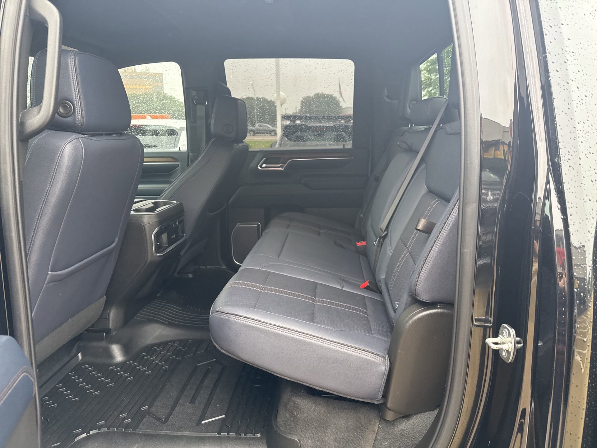 Used 2024 Chevrolet Silverado 2500 High Country w/ Technology Package image 5