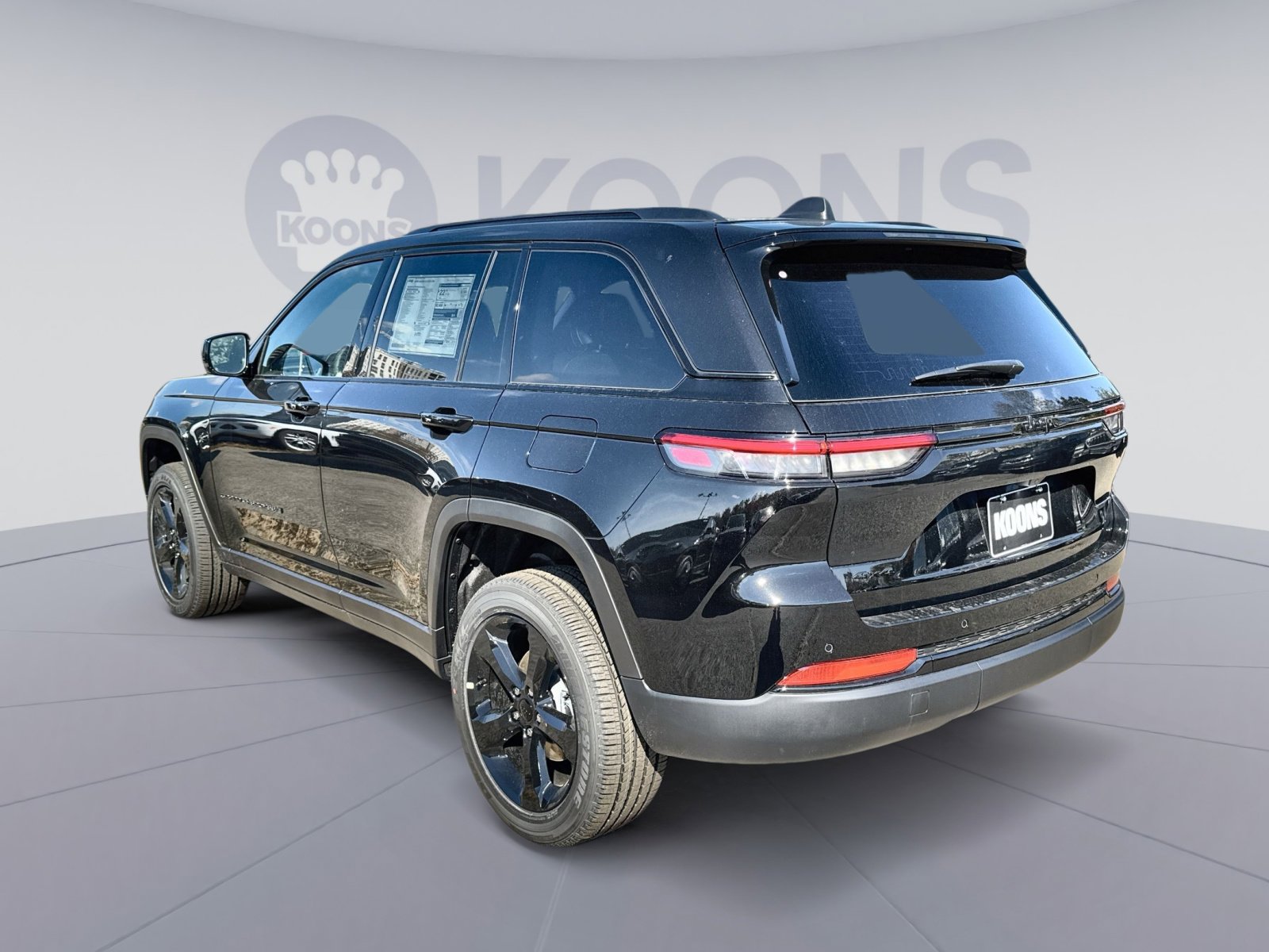 New 2025 Jeep Grand Cherokee Laredo image 4
