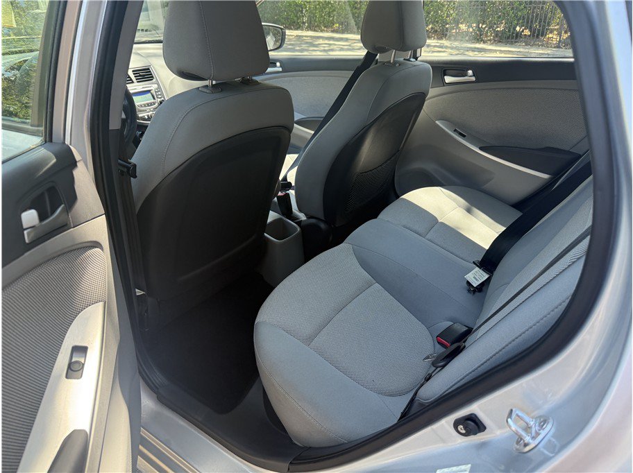 Used 2012 Hyundai Accent GLS FWD image 10
