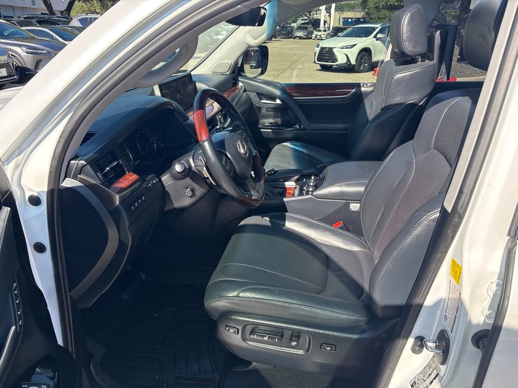 Used 2019 Lexus LX 570 4WD w/ Luxury Package image 17