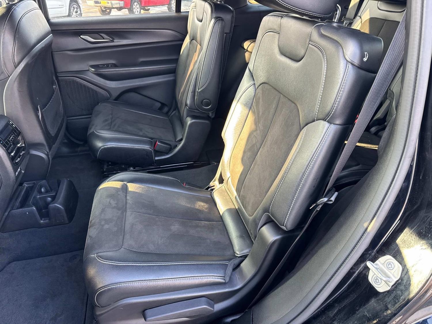 Used 2023 Jeep Grand Cherokee L Altitude image 16