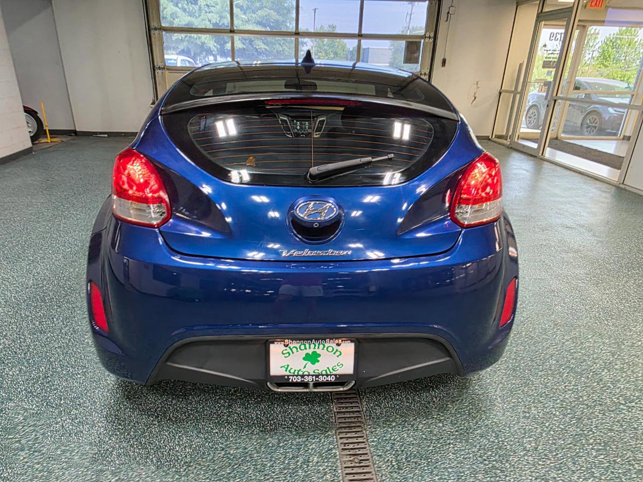 Used 2016 Hyundai Veloster FWD image 8