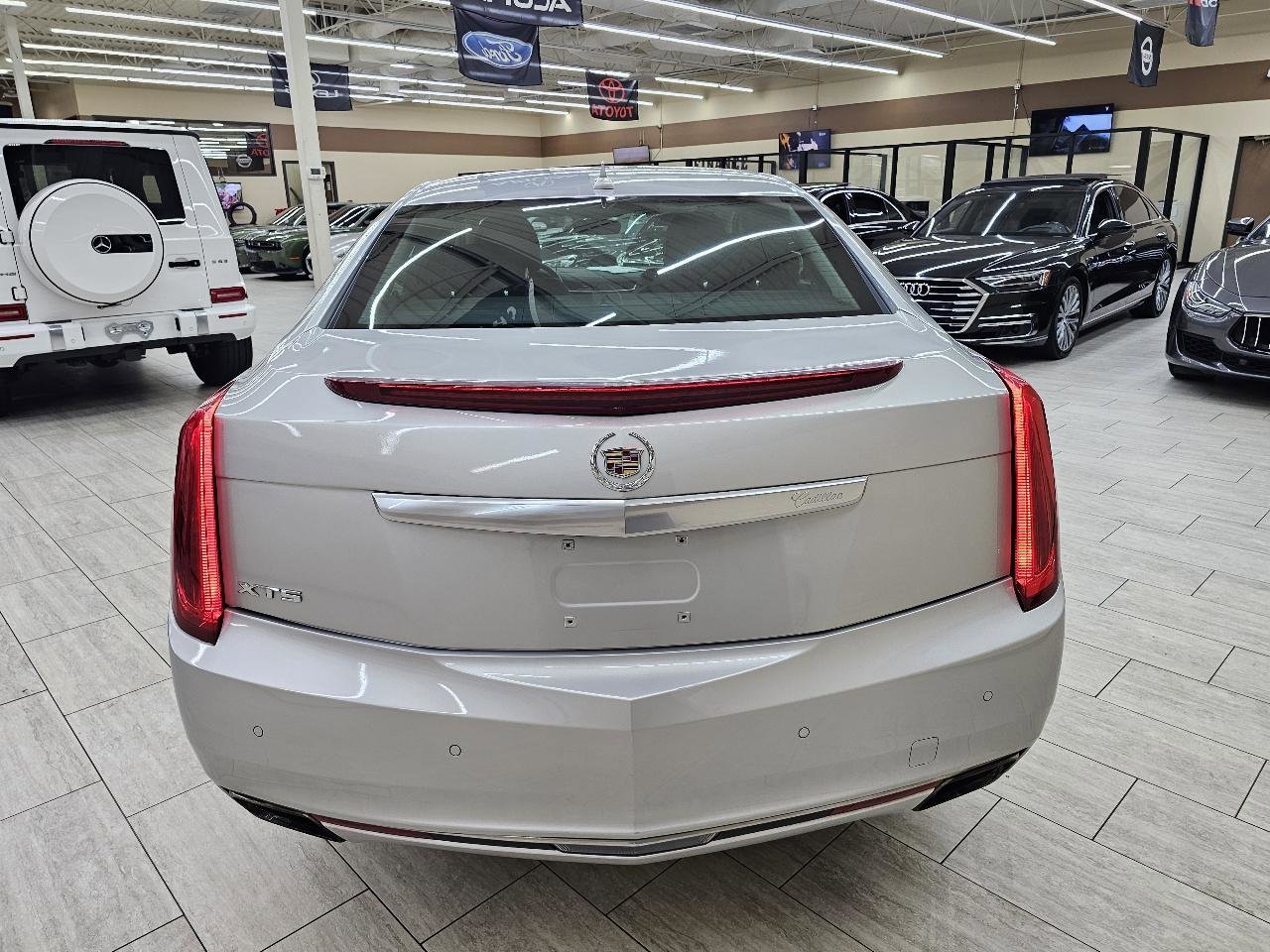 Used 2013 Cadillac XTS Luxury FWD image 7