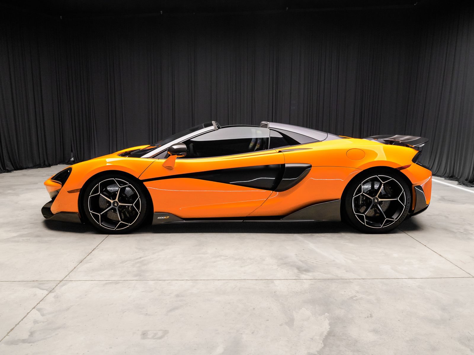 Used 2020 McLaren 600LT Spider RWD image 12