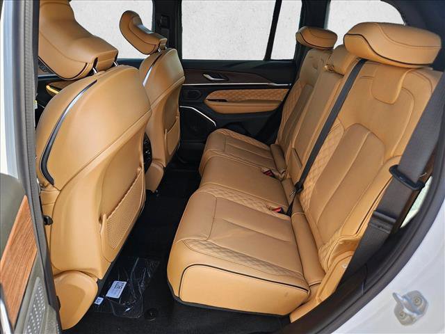 New 2025 Jeep Grand Cherokee Summit image 16