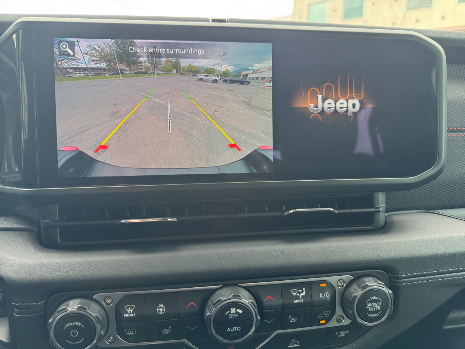 Used 2025 Jeep Gladiator Rubicon w/ Convenience Group AWD/4WD image 27