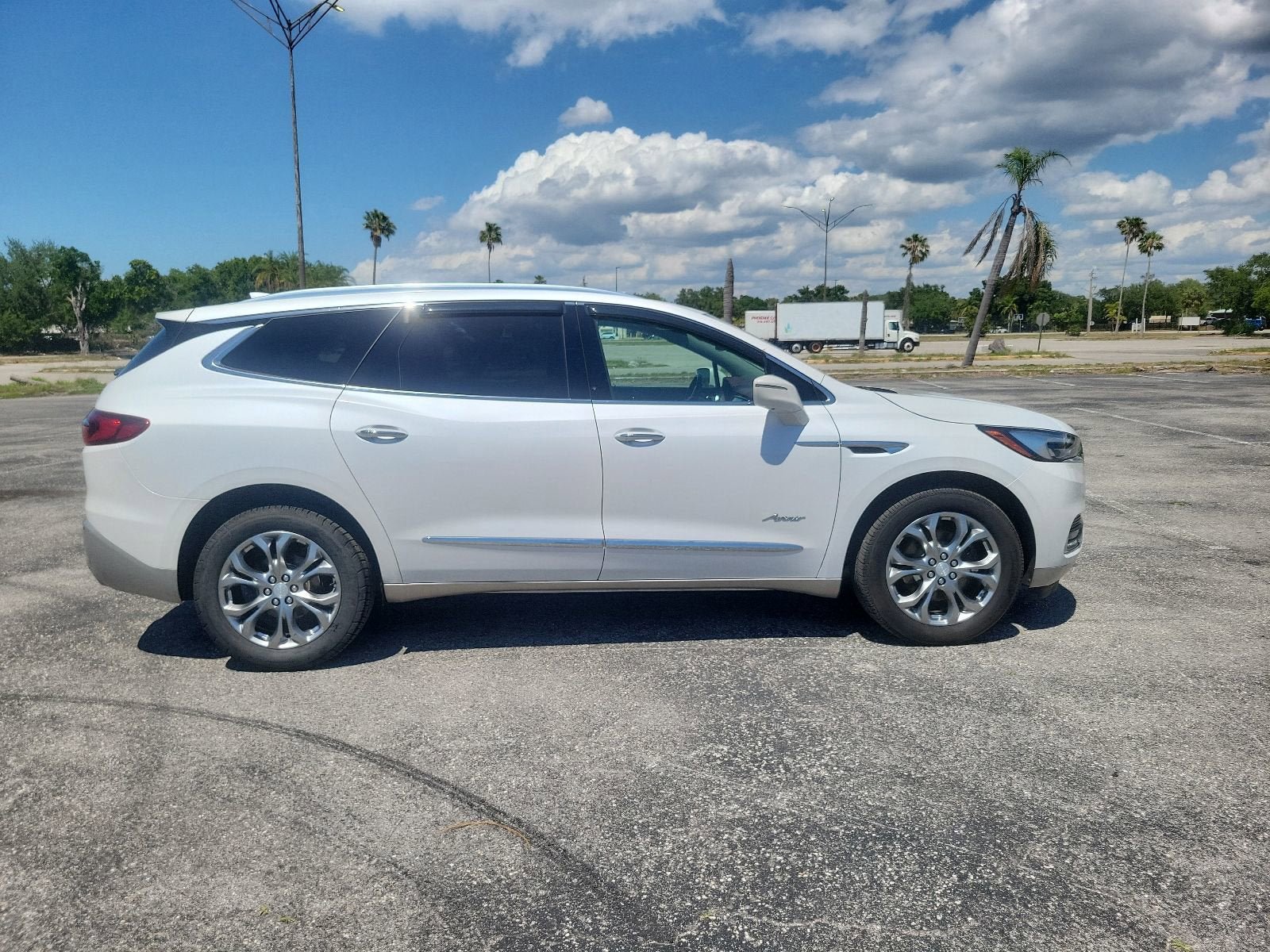Used 2019 Buick Enclave Avenir w/ Avenir Technology Package AWD/4WD image 4