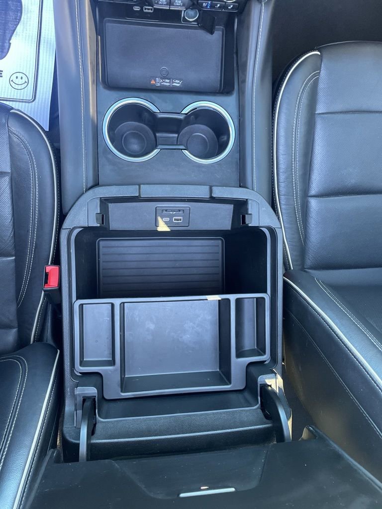 Used 2021 Chevrolet Suburban Premier w/ Premium Package image 31