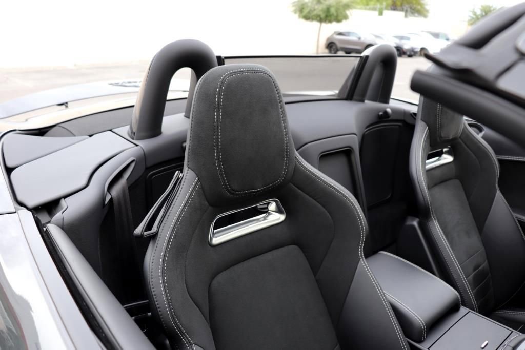 Used 2022 Jaguar F-TYPE R-Dynamic image 16