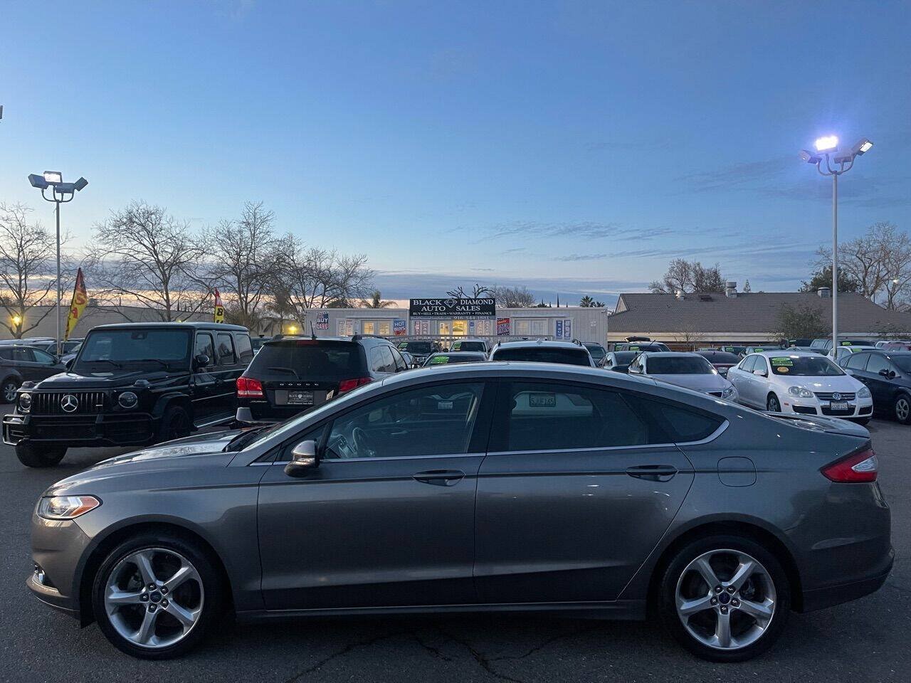 Used 2014 Ford Fusion SE FWD image 3