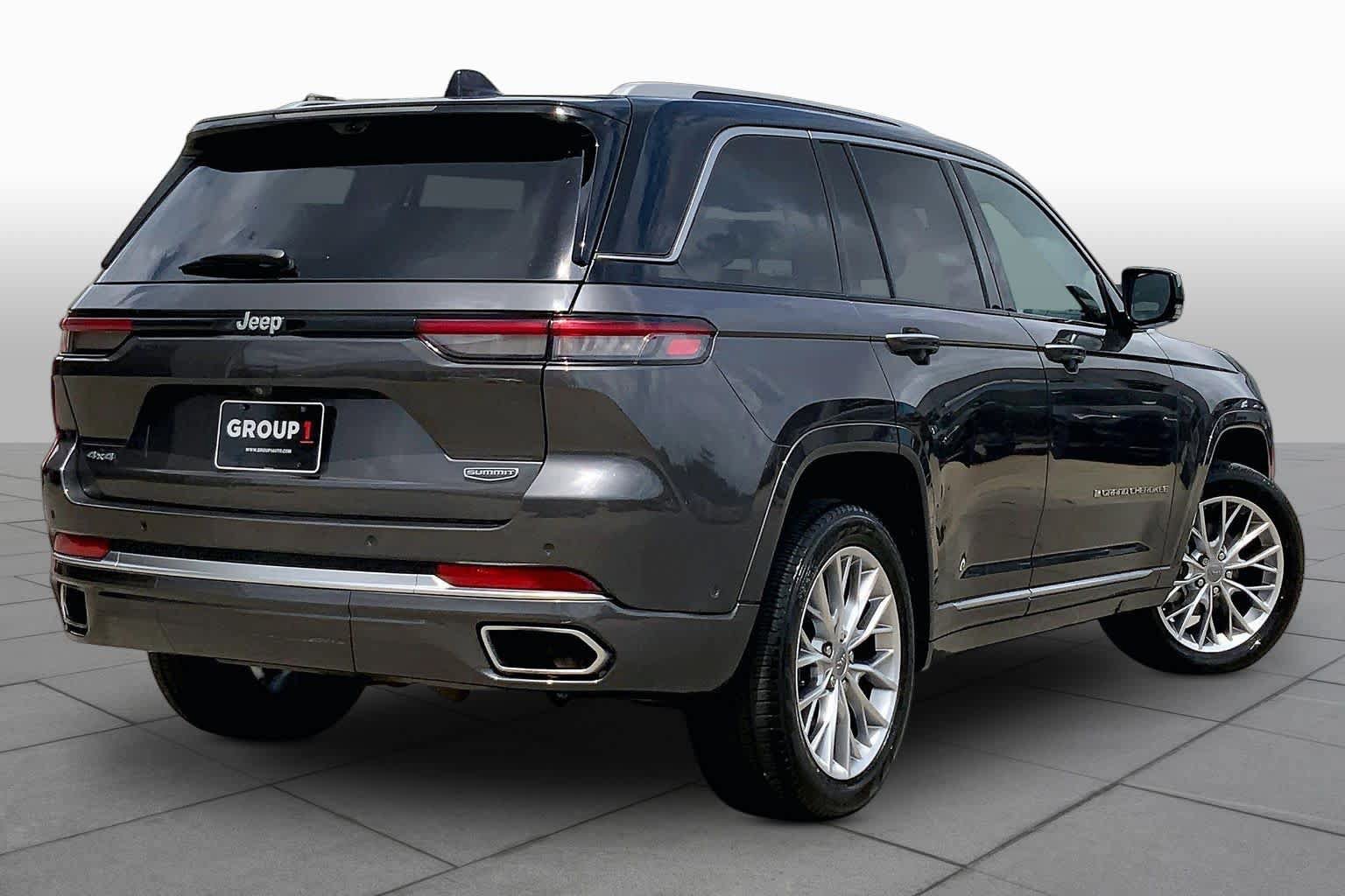 Used 2022 Jeep Grand Cherokee Summit w/ Adv Protech Group IV AWD/4WD image 13