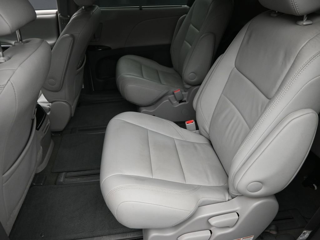 Used 2017 Toyota Sienna XLE w/ XLE Navigation Package image 12