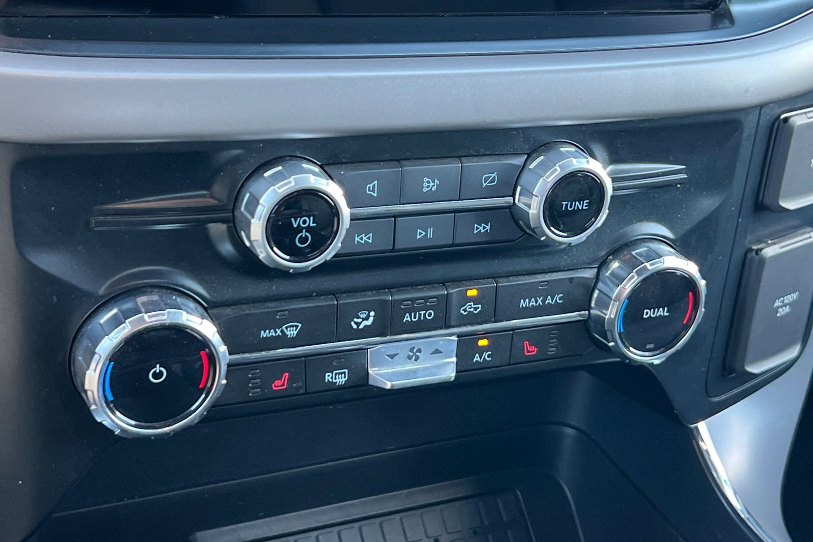 Used 2024 Ford F150 XLT w/ Equipment Group 302A MID image 20