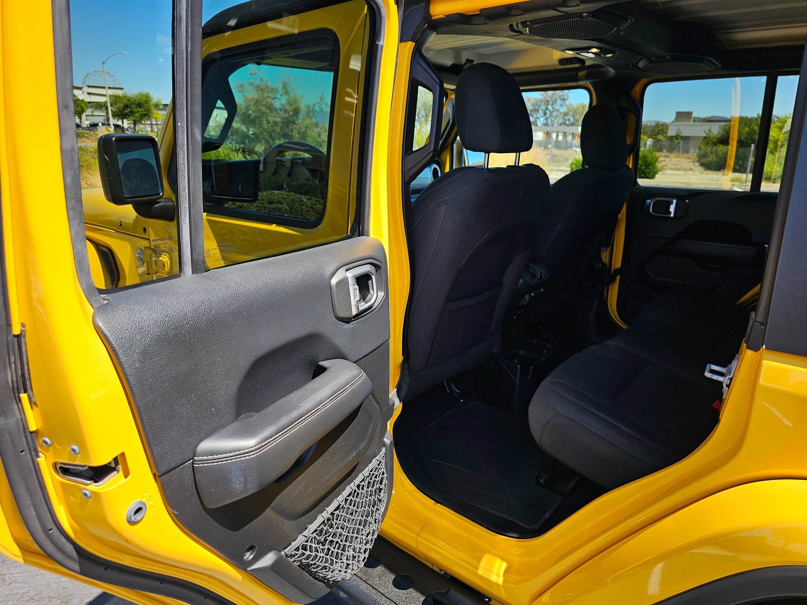 Used 2019 Jeep Wrangler Unlimited Sahara AWD/4WD image 17