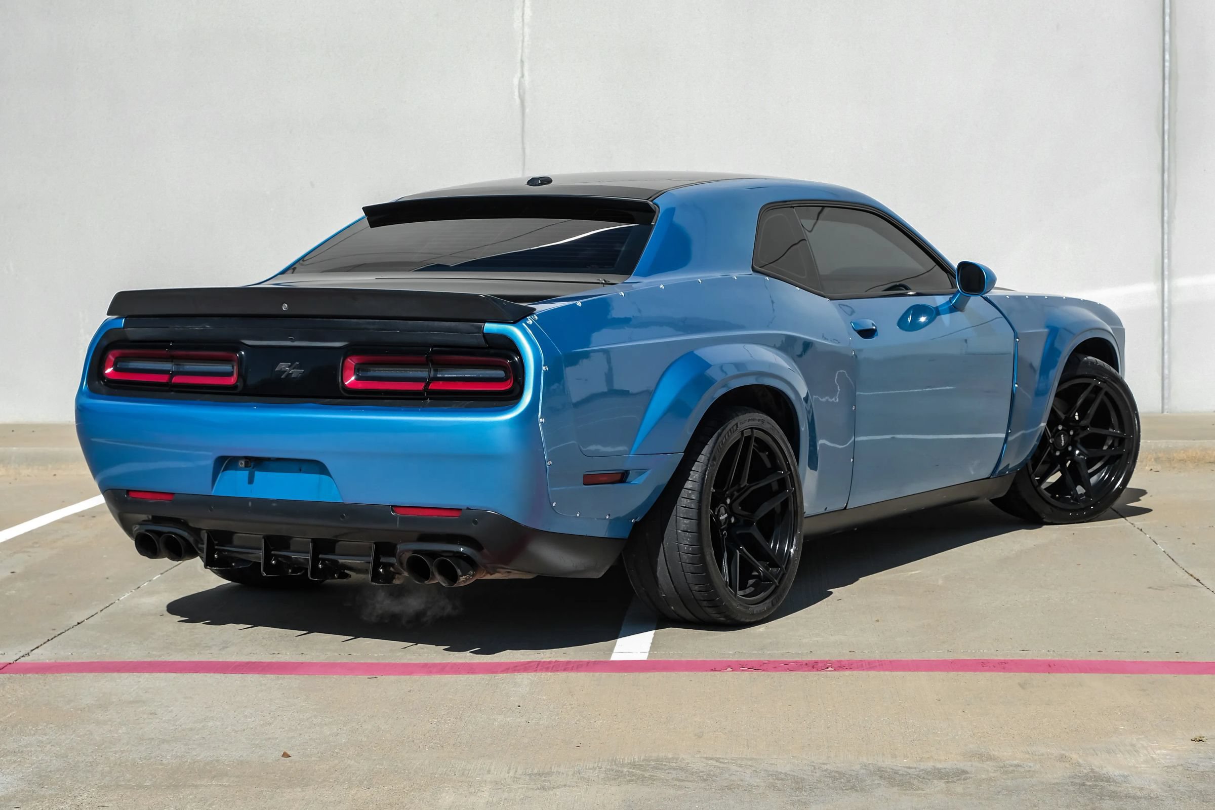 Used 2015 Dodge Challenger R/T RWD image 10