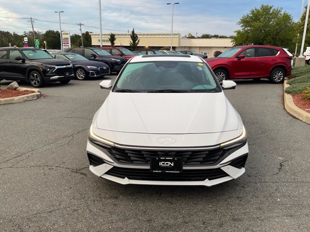 Used 2024 Hyundai Elantra Limited FWD image 2