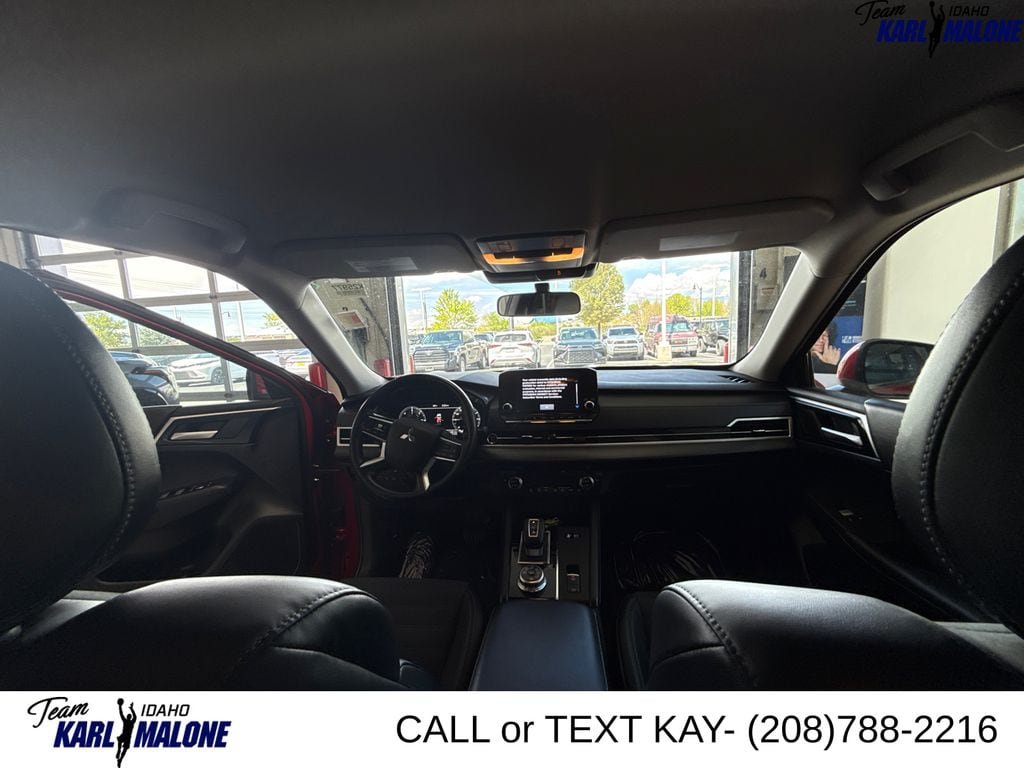 Used 2025 Mitsubishi Outlander SE AWD/4WD image 23