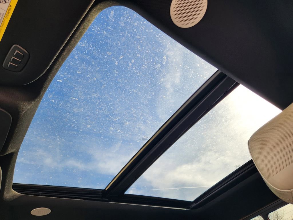 Used 2023 Ford F150 Lightning Platinum image 13