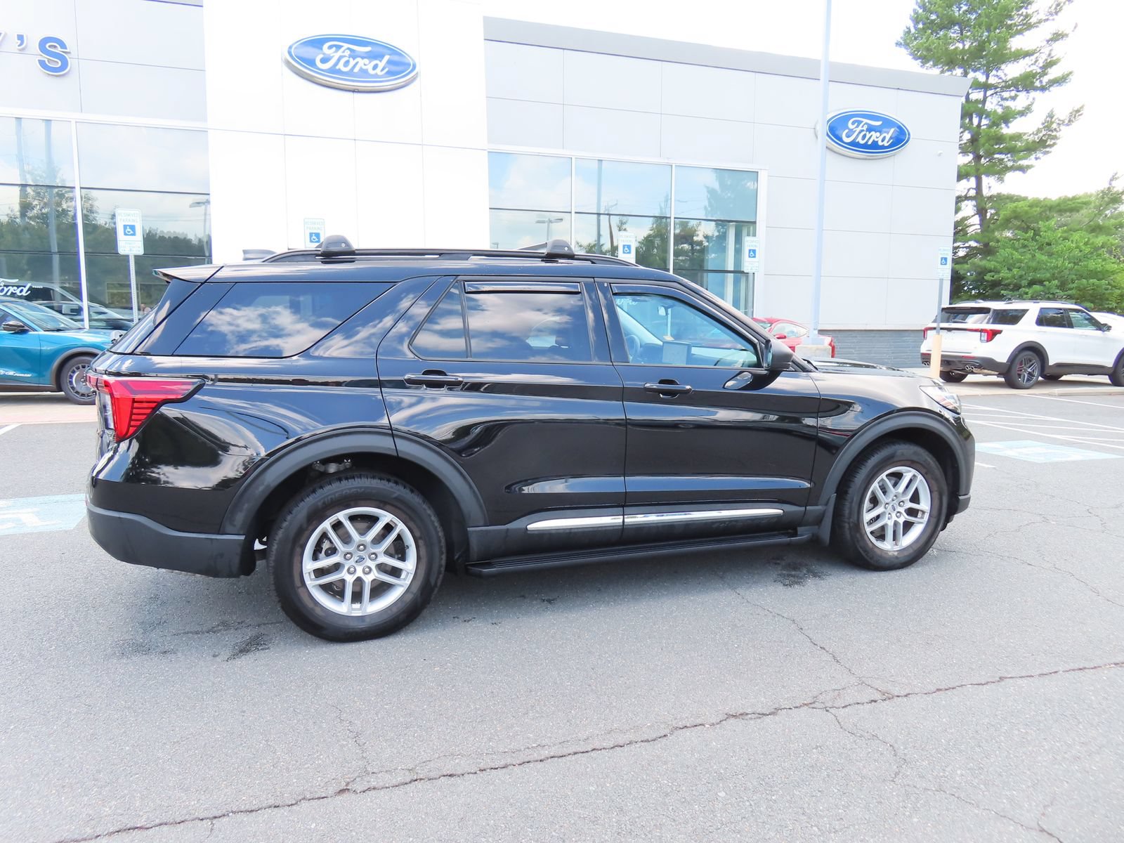 Certified 2025 Ford Explorer Active AWD/4WD image 4