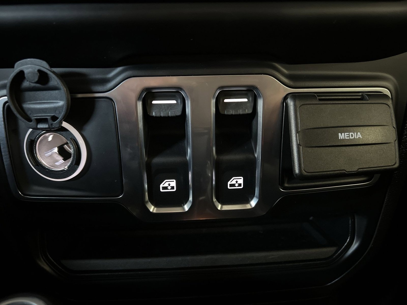 Used 2020 Jeep Wrangler Sport image 15