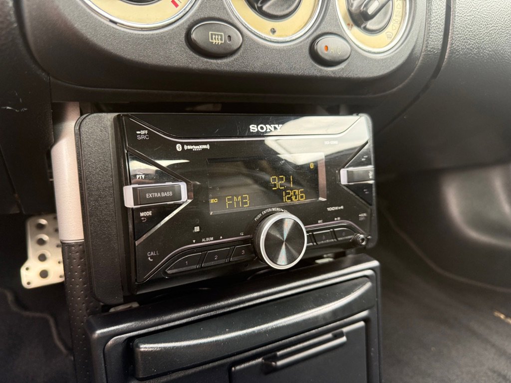 Used 2003 Toyota MR2 image 14