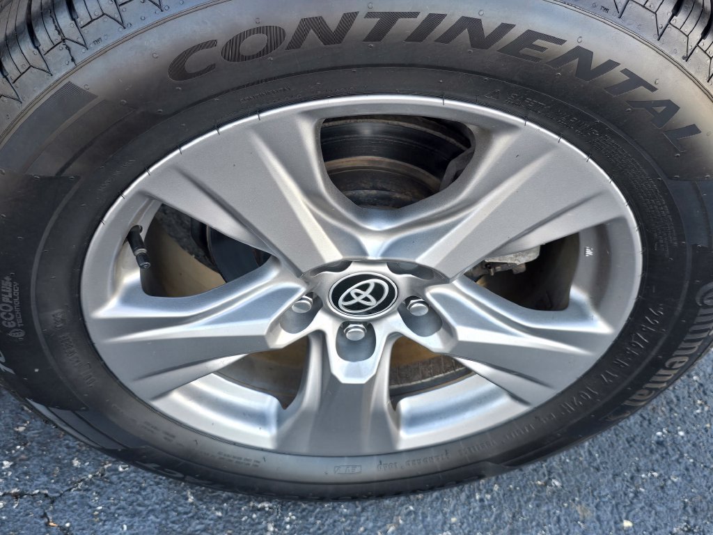 Certified 2022 Toyota RAV4 XLE w/ Convenience Package AWD/4WD image 25