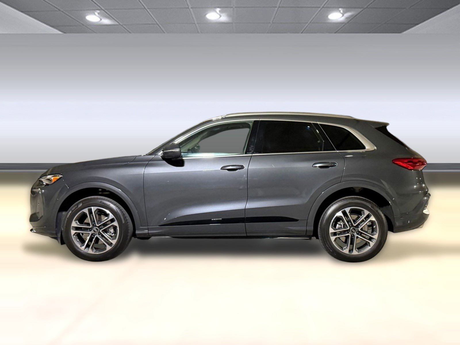 Certified 2025 Audi Q5 Premium w/ Convenience Package image 2