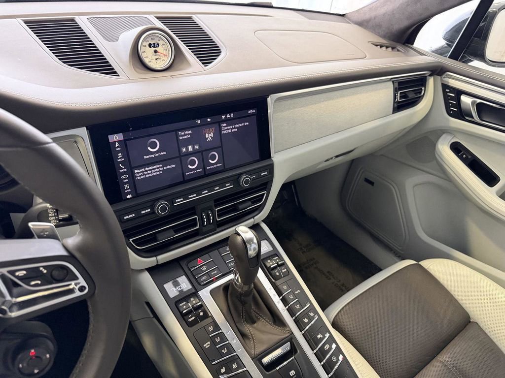 Certified 2021 Porsche Macan Turbo image 18