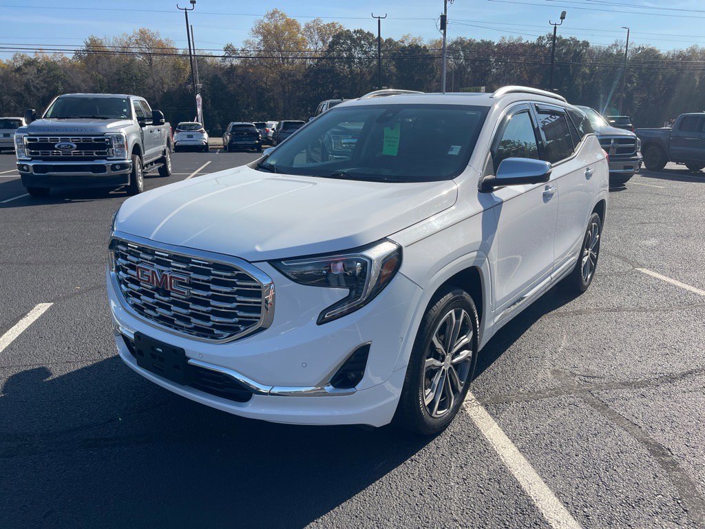 Used 2020 GMC Terrain Denali w/ Denali Premium Package image 3