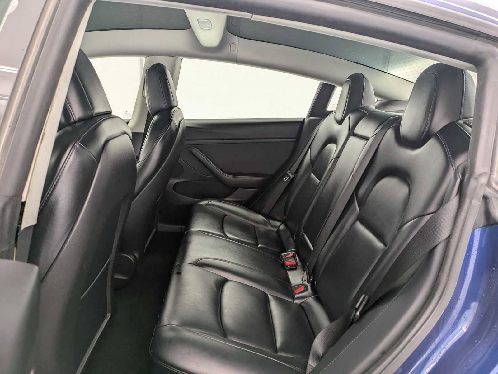 Used 2022 Tesla Model 3 Standard Range image 17