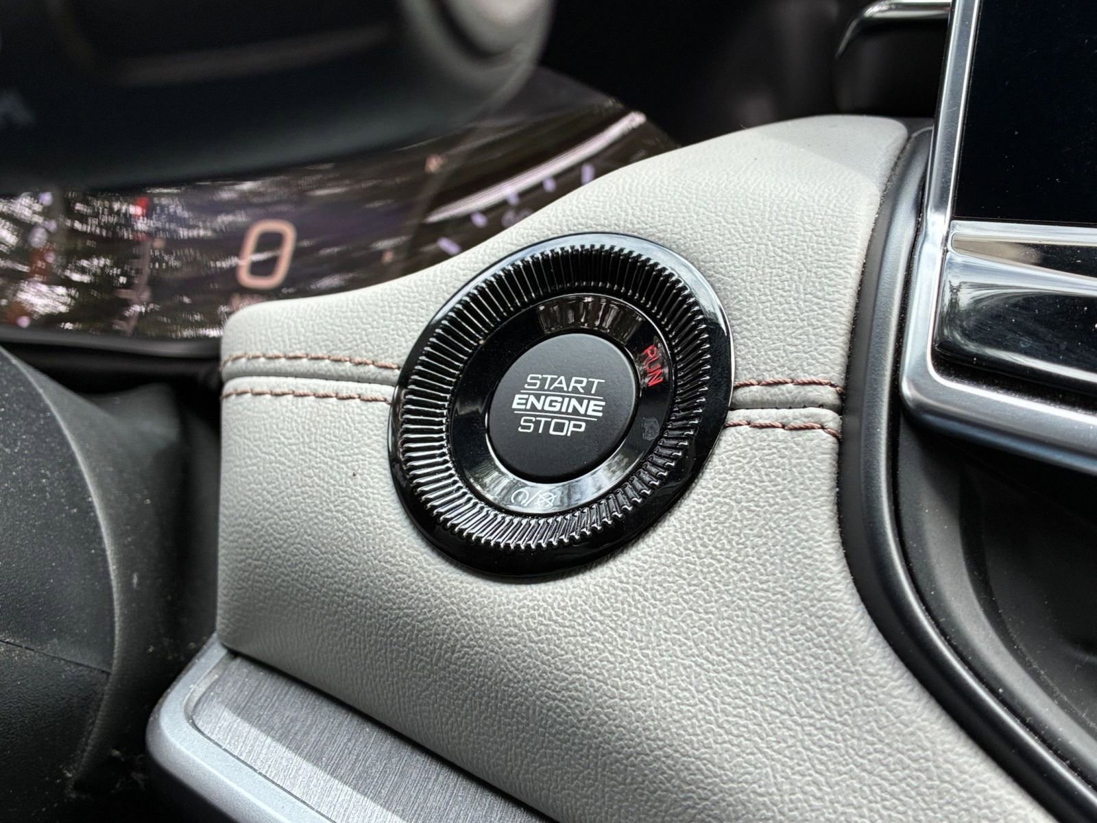 Used 2025 Jeep Compass Limited image 23