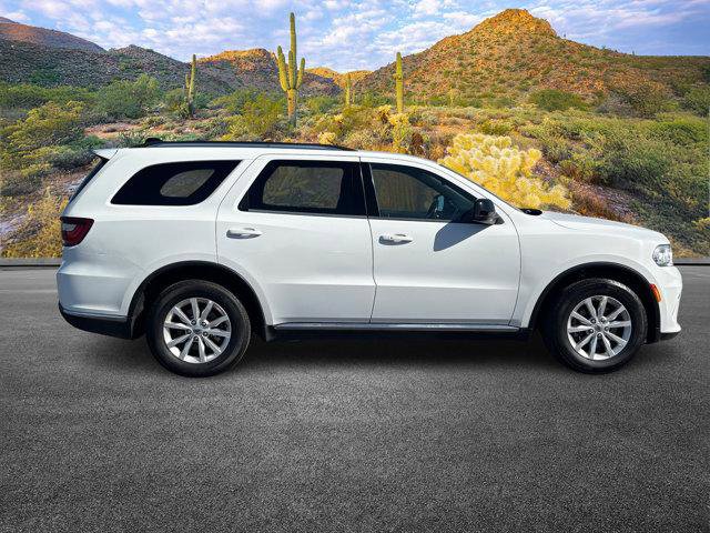Used 2023 Dodge Durango SXT image 3