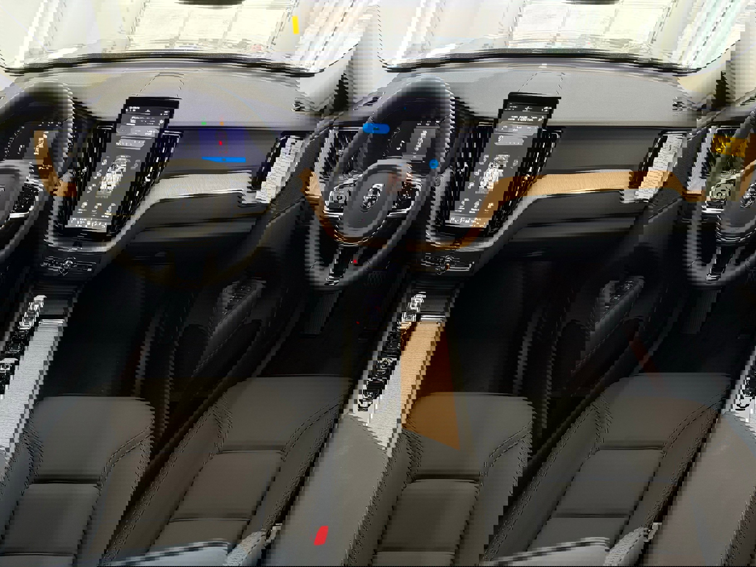 New 2026 Volvo XC60 B5 Plus w/ Protection Package Premier image 17