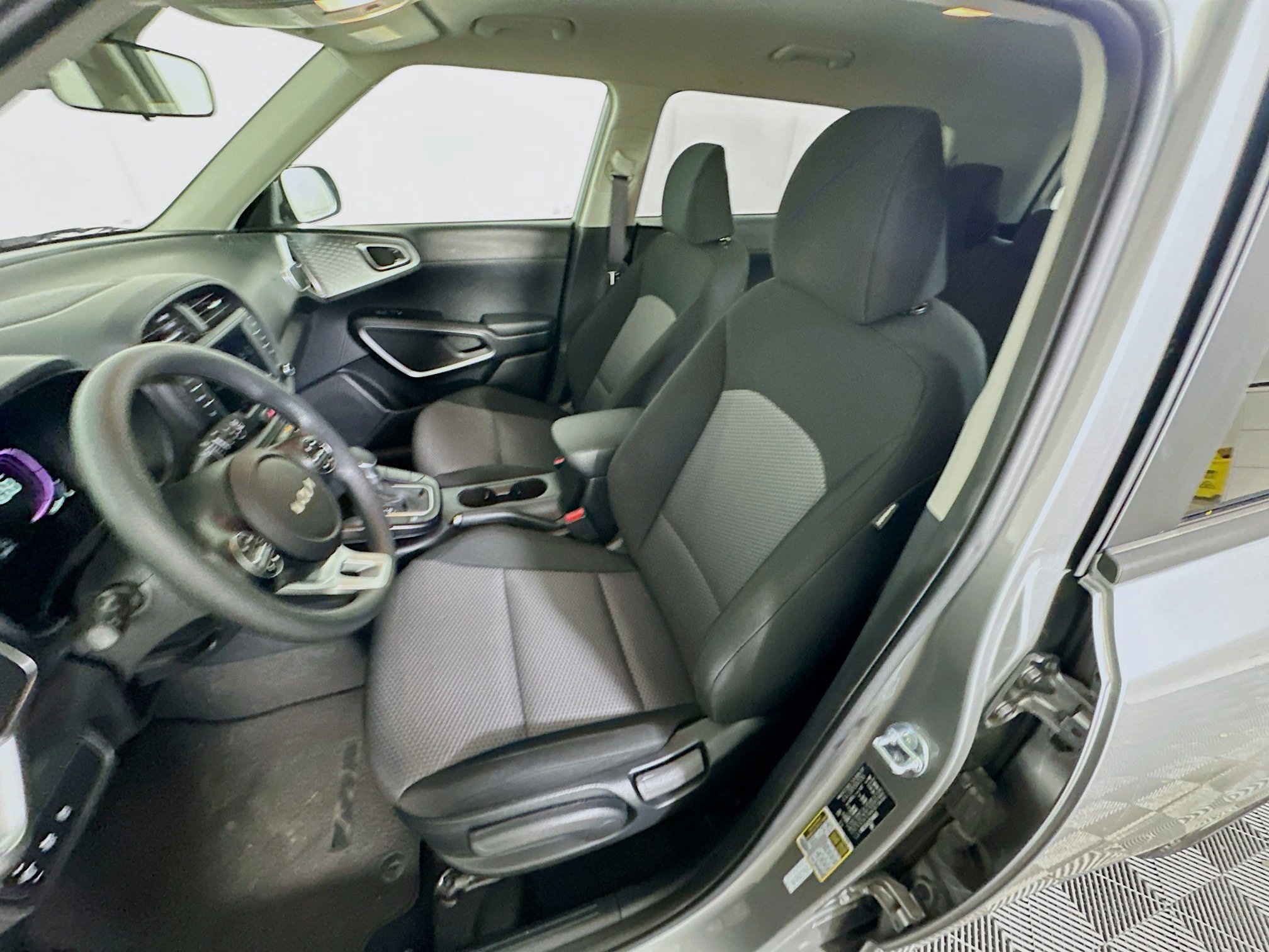 Used 2025 Kia Soul LX w/ LX Technology Package FWD image 13