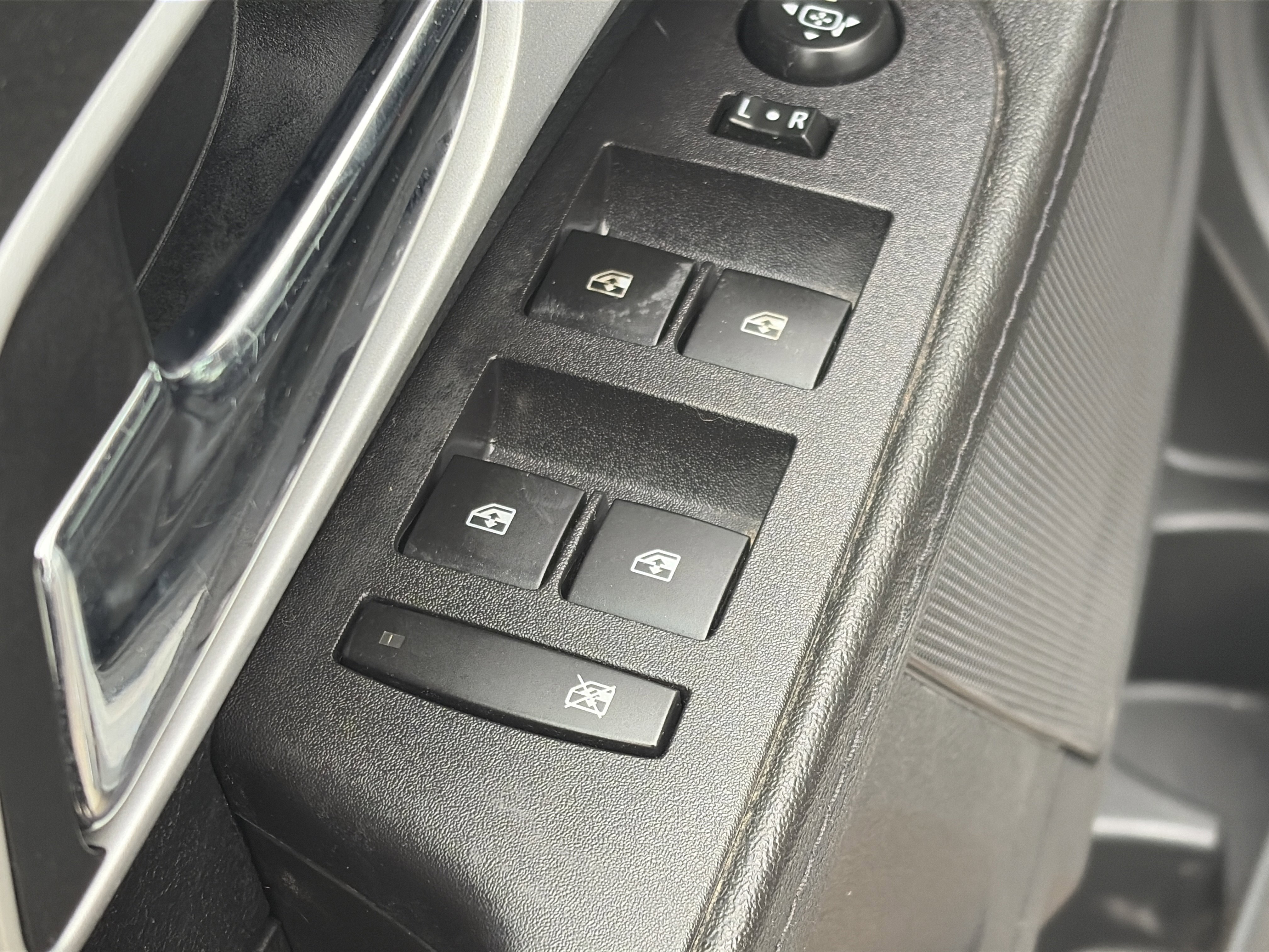 Used 2017 Chevrolet Equinox LT w/ Convenience Package image 13