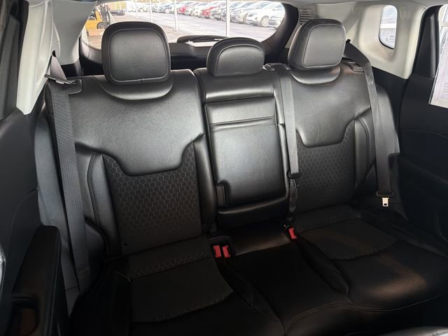 Used 2018 Jeep Compass Latitude AWD/4WD image 16