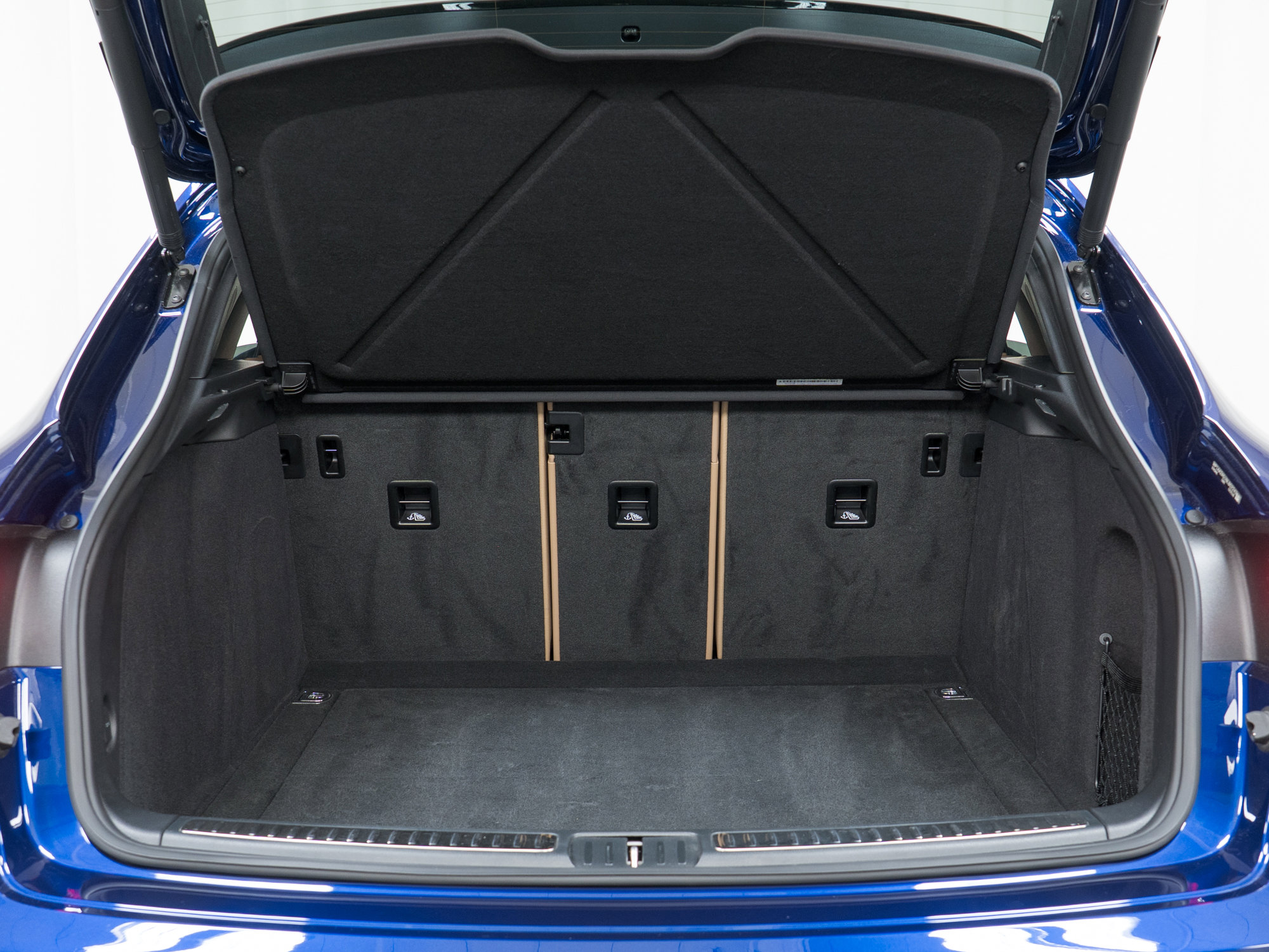 Certified 2022 Porsche Macan image 13