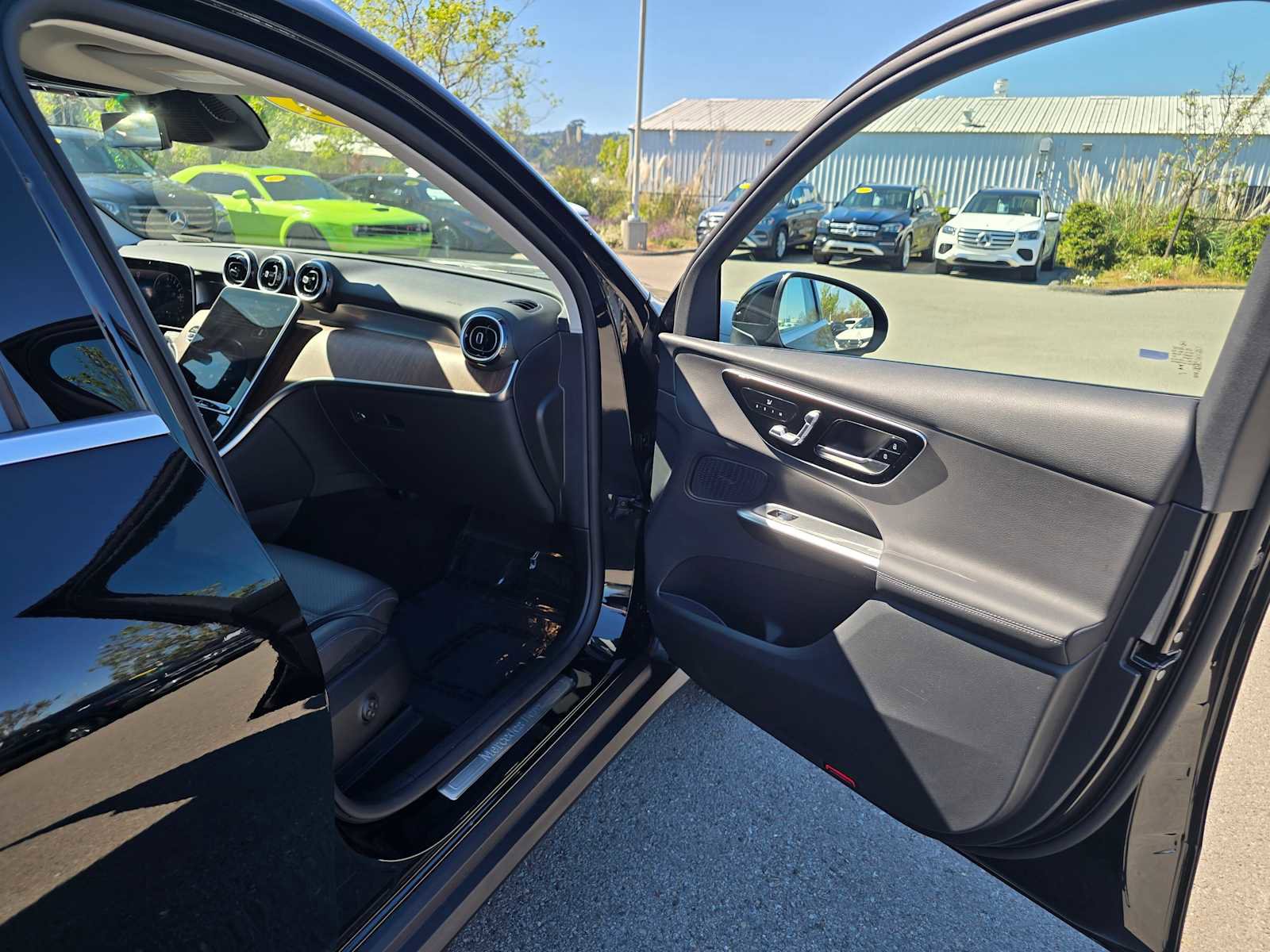 Used 2025 Mercedes-Benz GLC 350e 4MATIC image 13