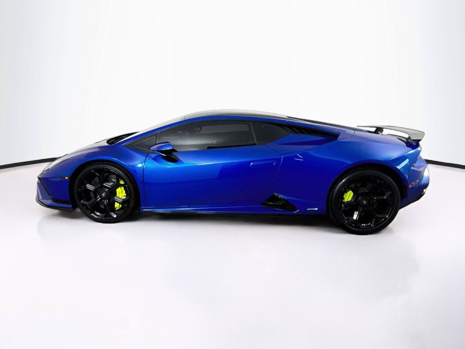 Used 2023 Lamborghini Huracan Tecnica RWD image 2