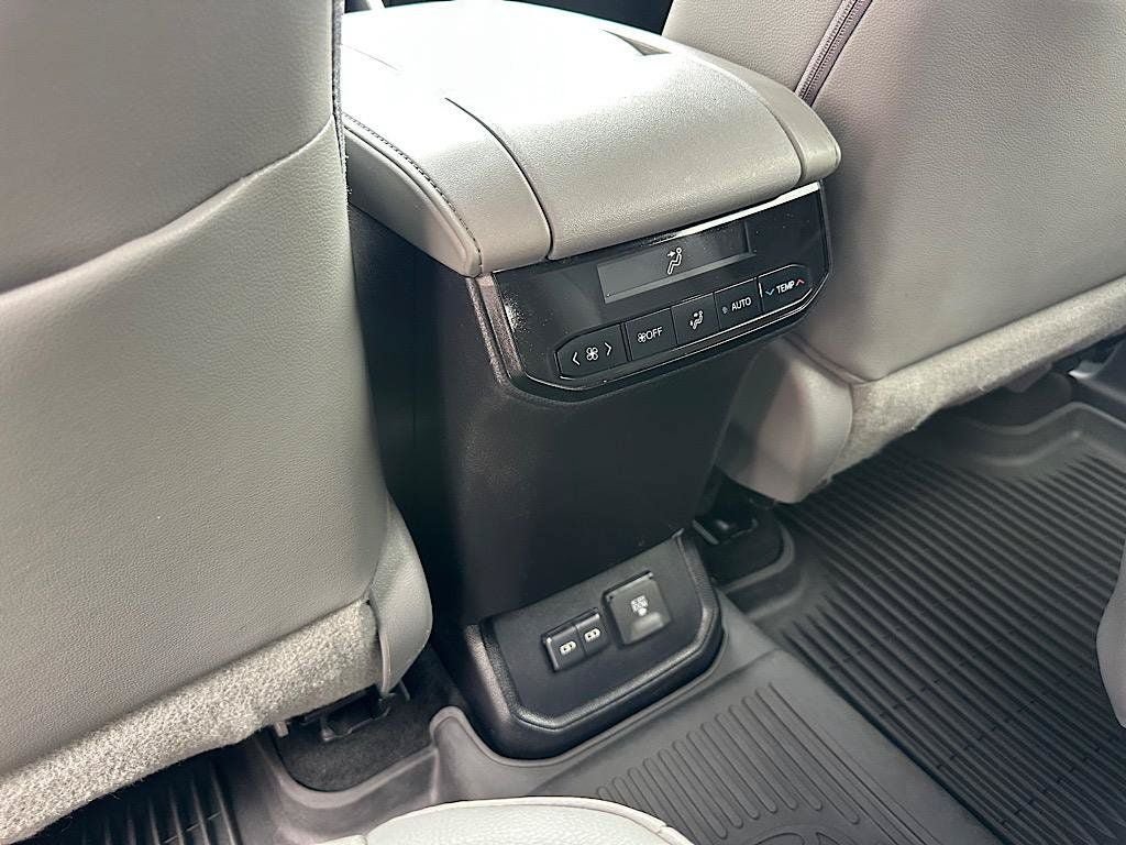 Certified 2023 Toyota Highlander Limited FWD image 20
