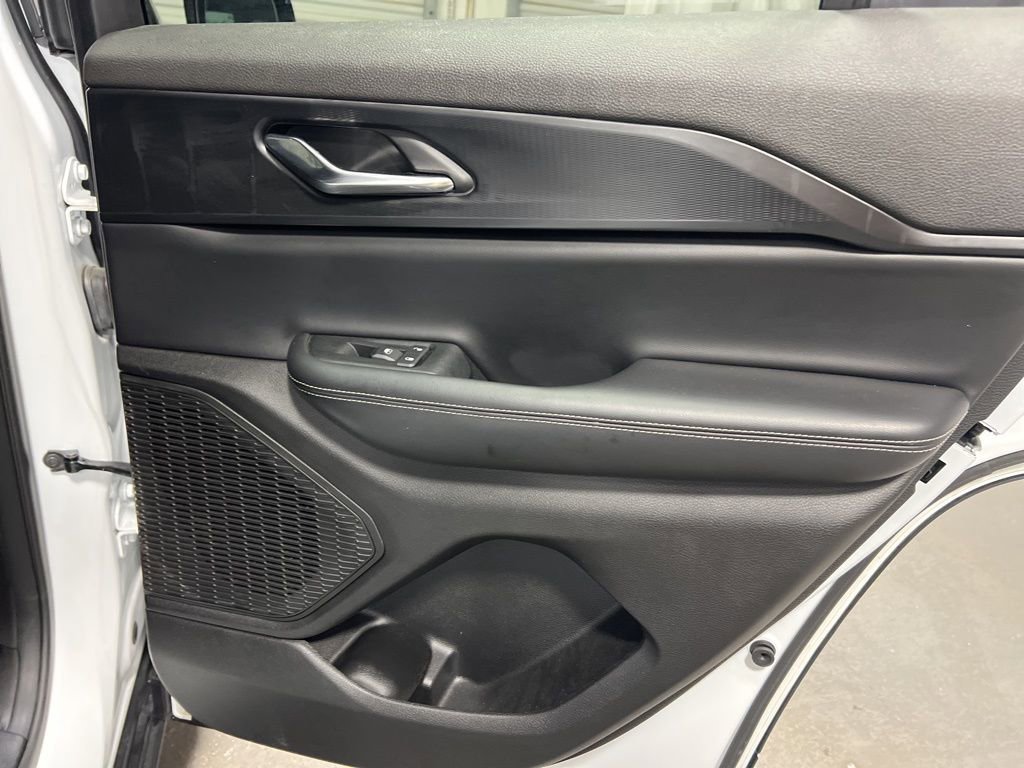 Used 2025 Jeep Grand Cherokee Altitude image 13