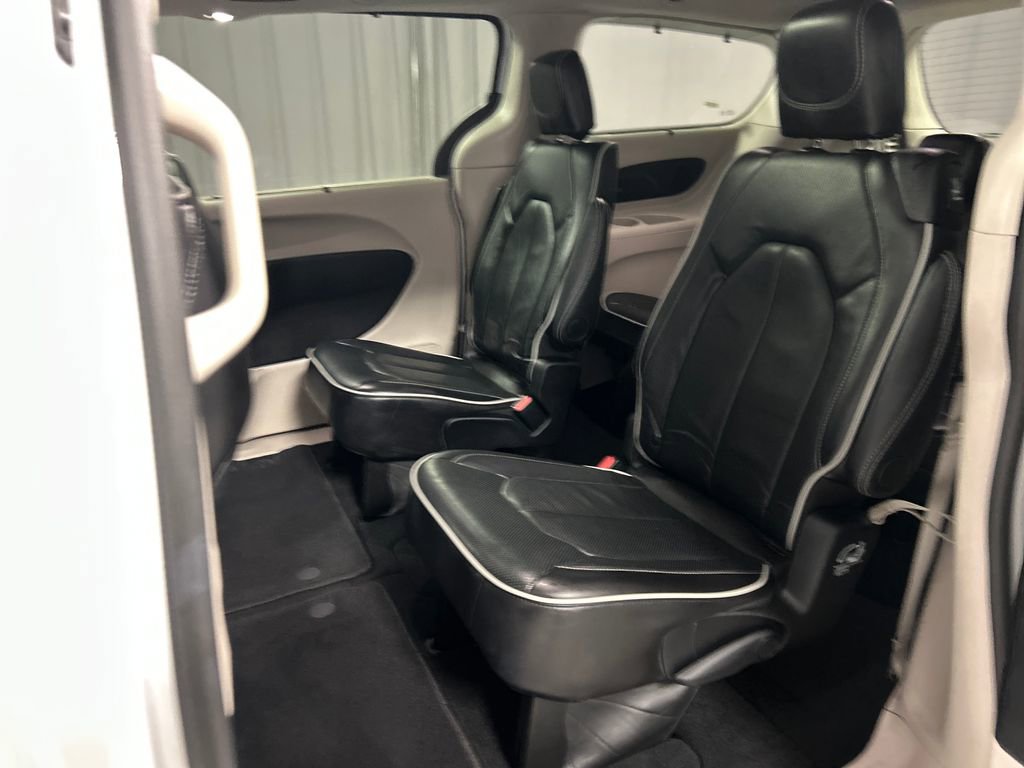 Used 2024 Chrysler Pacifica Limited FWD image 24