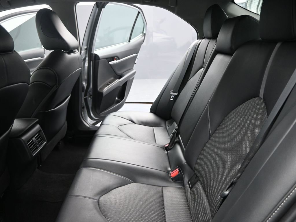 Used 2021 Toyota Camry XSE FWD image 14
