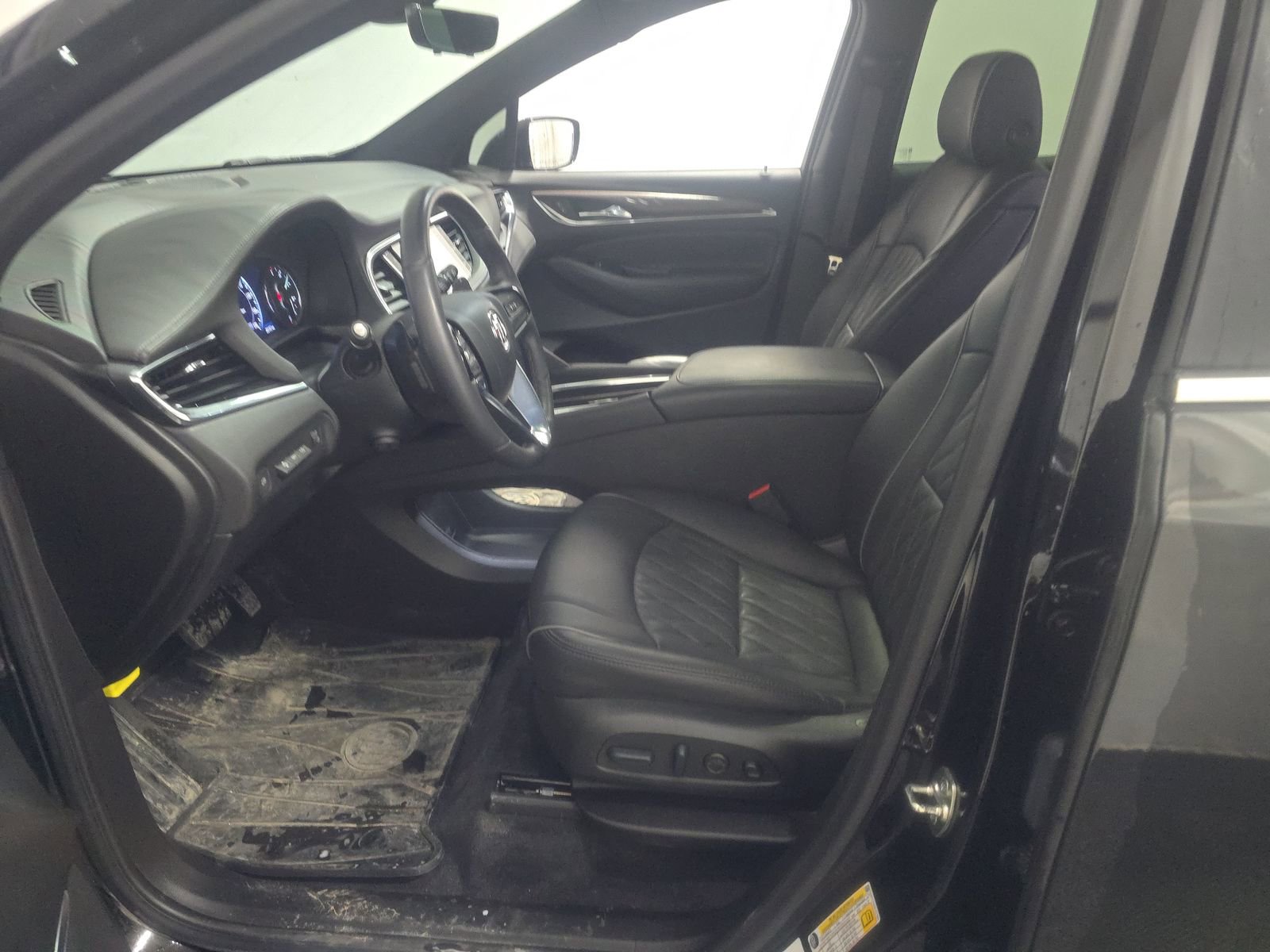 Used 2024 Buick Enclave Avenir w/ Avenir Technology Package image 10