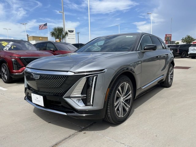 New 2025 Cadillac Lyriq Luxury image 3