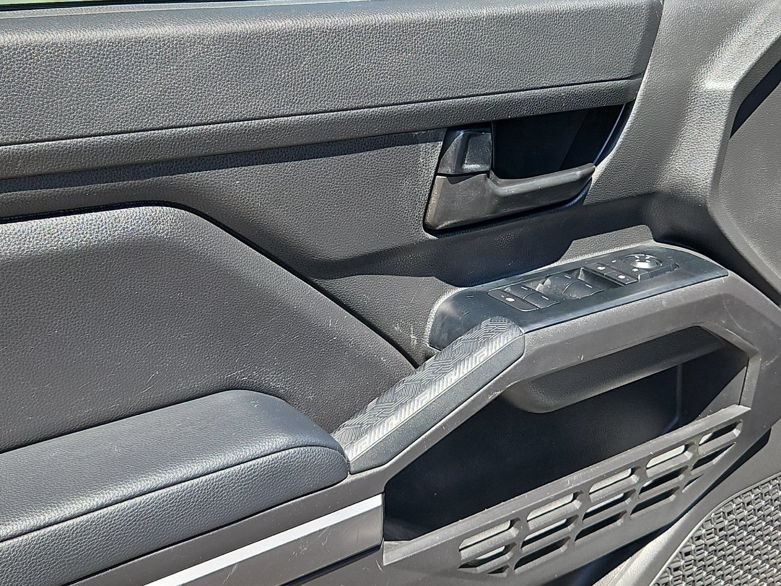 Certified 2025 Toyota Tacoma SR5 AWD/4WD image 10
